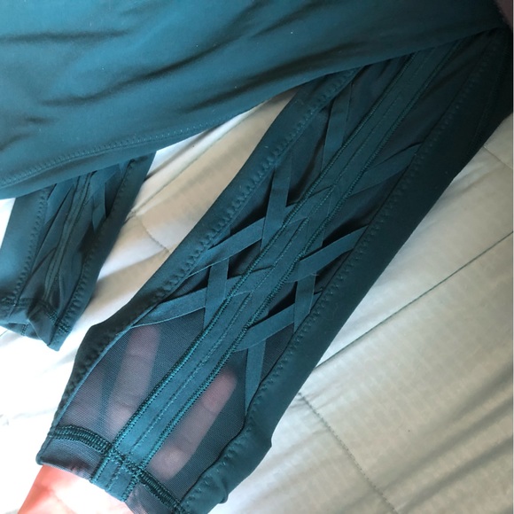 Lululemon essential rhythm pant leggings in deep green with mesh leg detail - Picture 2 of 5
